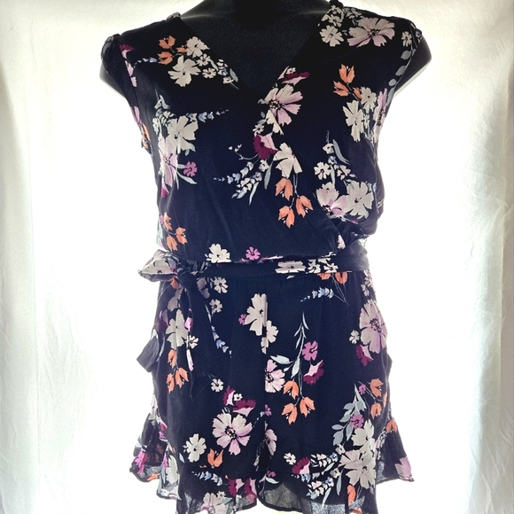 Pretty LOFT Romper EUC - Picture 10 of 10